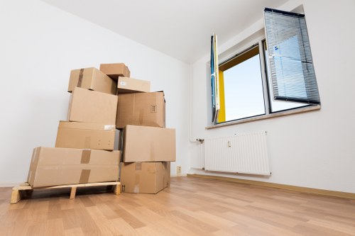 Professional lifting and loading support for small moves in Frognal